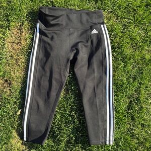 Adidas women’s black Climacool Essential 3-Stripe cropped leggings / yoga pants